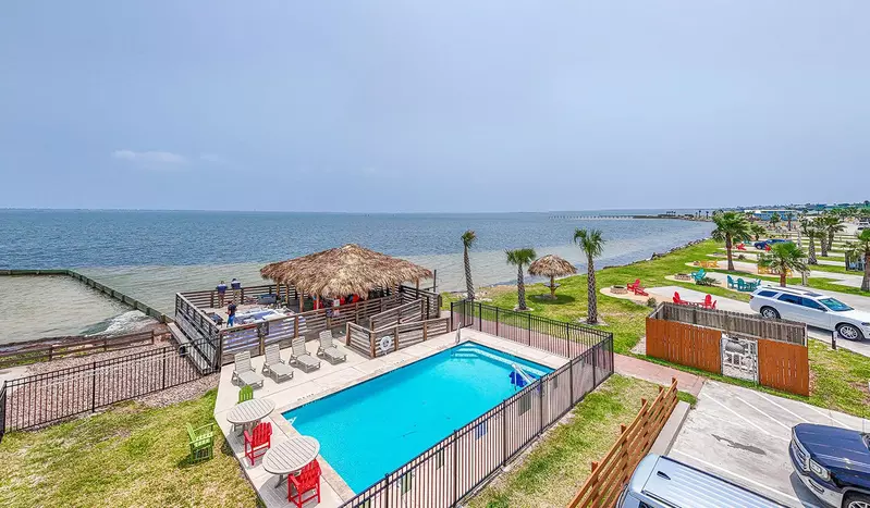 Corpus Christi pool and ocean view
